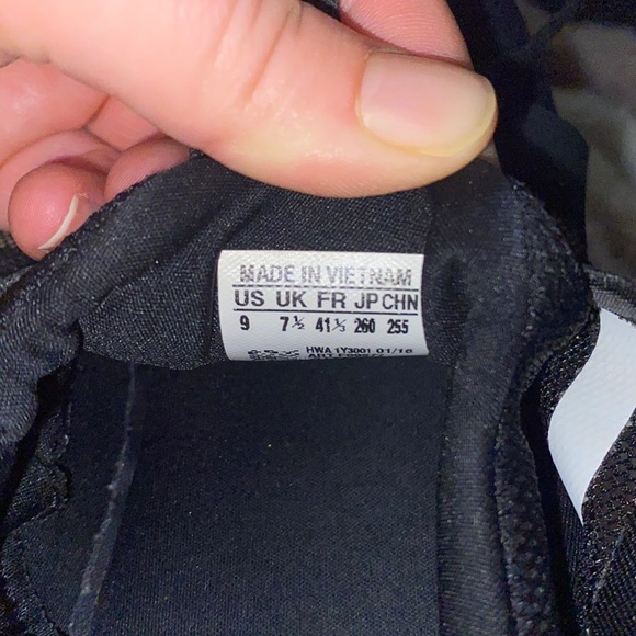 Adidas black cloudfoam sneakers! Used but great condition. True to size - Picture 4 of 5